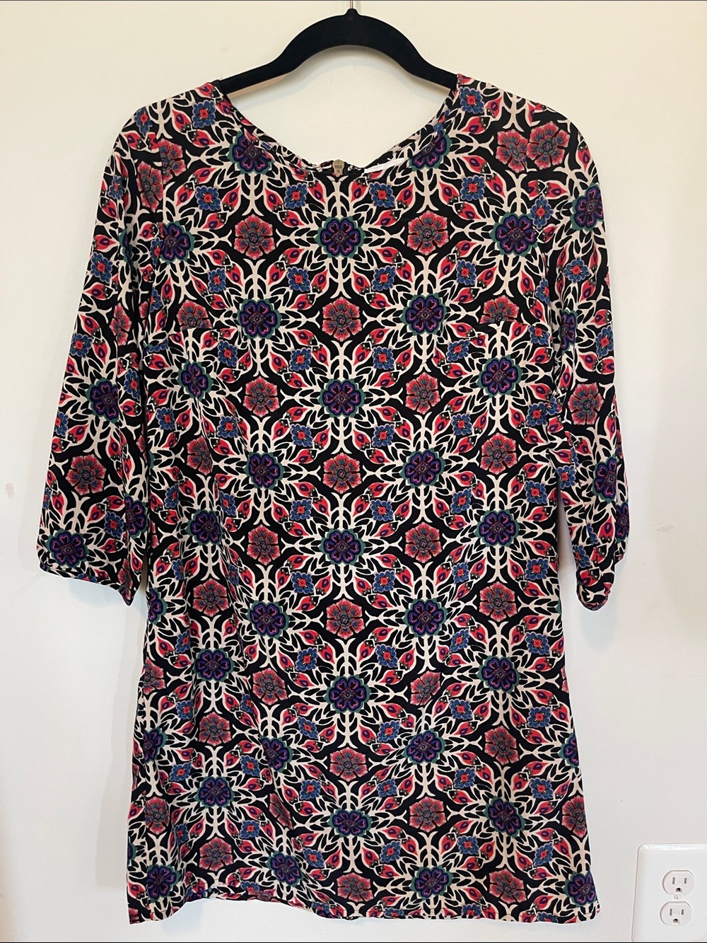 Old Navy 3/4 sleeve multi-color patterned dress 
Size small